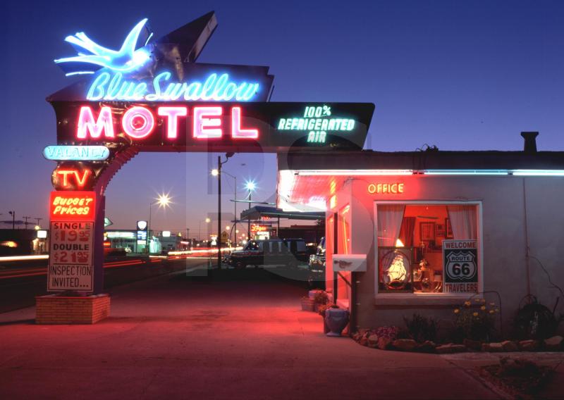 Мотелът BlueSwallowMotel