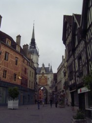  mon tour, voici quelques photos de ma tite ville... - Page 3 Auxerre2