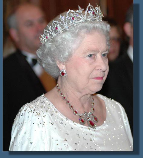 Royal Jewelry & Tiaras / Fabergé Eggs / The Royals - Pagina 2 Oriental-circlet-tiara-Queen