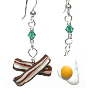 اكسسوارت عجيبة Egg-and-bacon-earrings