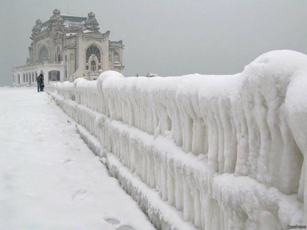 How's the weather? Foto-iarna-la-Constanta-2012