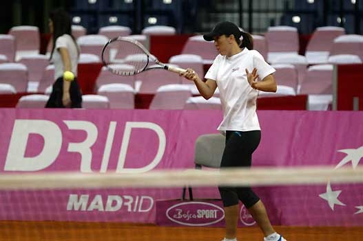 FED CUP... - Page 3 Jelena-na-treningu