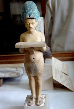U egipatskom haosu poharane grobnice faraona Ukradena%20statua%20Akhenatena