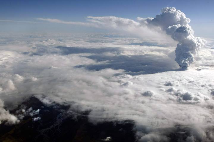 Un volcán en erupción hace saltar las alarmas en Islandia - Página 4 1271337843612