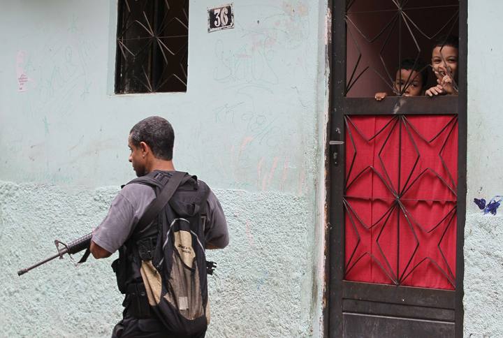 La policía toma la favela más peligrosa de Río tras una intensa batalla con los narcos 1290624663451