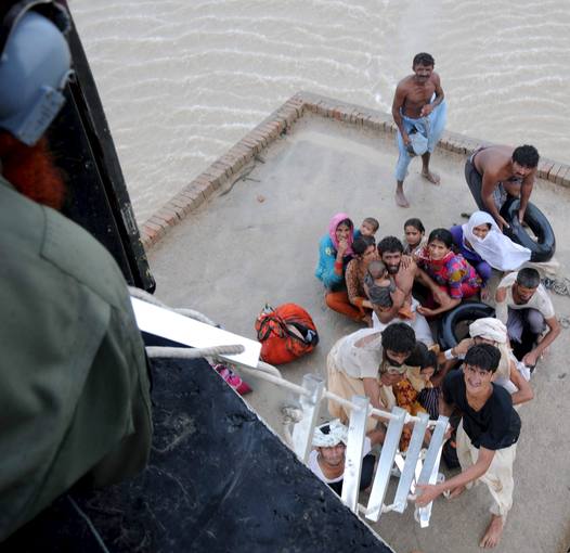 Las lluvias torrenciales dejan miles de muertos en Asia 1281026697651