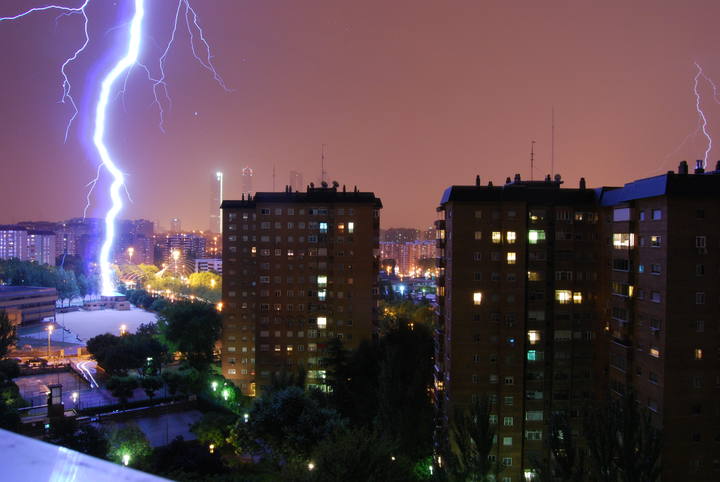 Impresionante tormenta eléctrica en Madrid 1277456807761