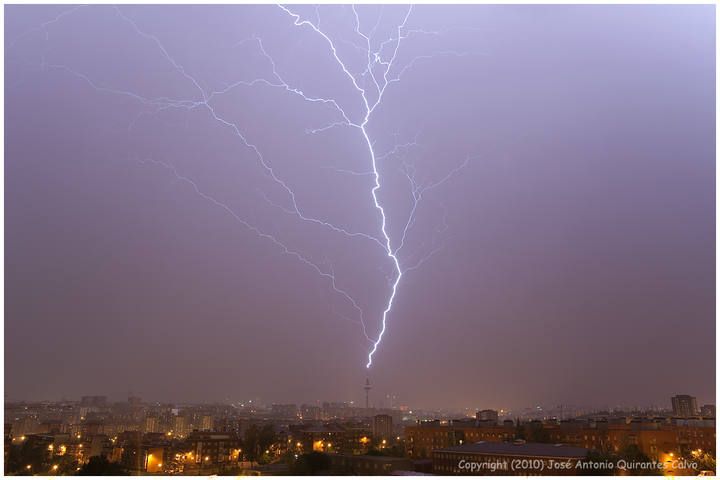 Impresionante tormenta eléctrica en Madrid 1277459375798