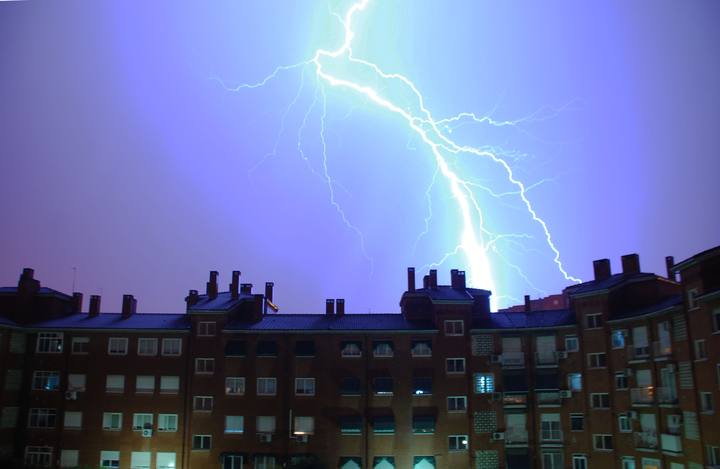 Impresionante tormenta eléctrica en Madrid 1277456807495