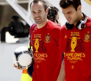 Partido de futbol de la fase final de la “UEFA EURO 2012” - Página 6 Camiseta