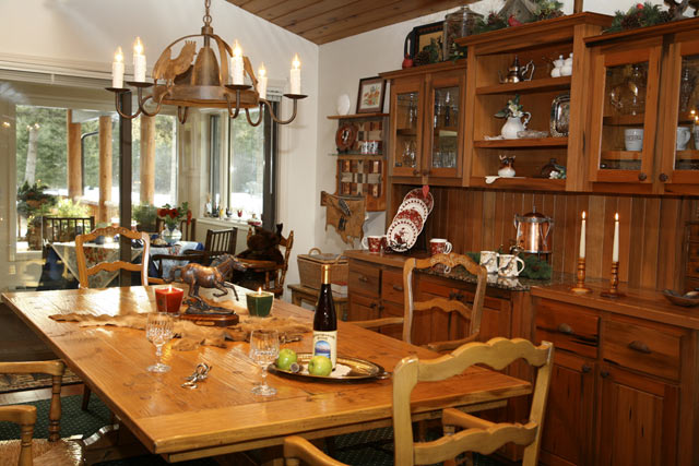 Nickolas Black Mansion DiningRoom-lg