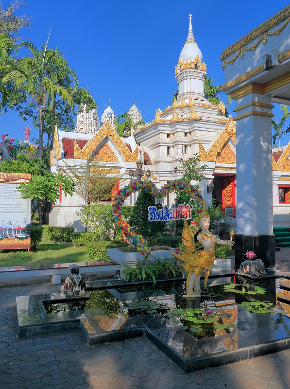 Sukhothai: Orchideenausstellung und historische Altstadt P1510007-013