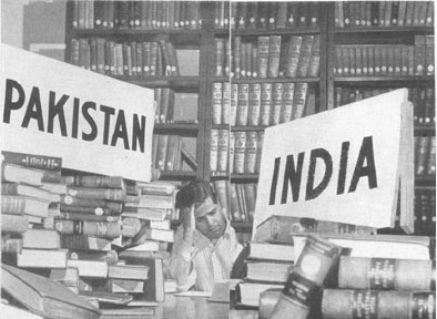 India & Pakistan : Sekularisme vs Islam Spitting_a_library_in_1947