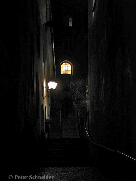 Dunkle Gasse Hall-Nacht-10