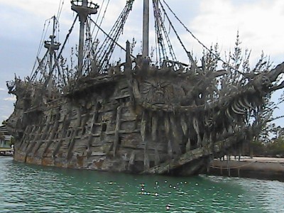 Najcool vozila iz filmova (+SLIKE) - Page 2 Pirates_of_the_caribbean_001_scale