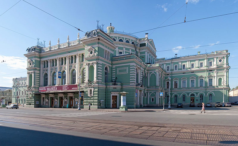 Le Théâtre Mariinsky World-famous-mariinsky-theatre-in-st-petersburg