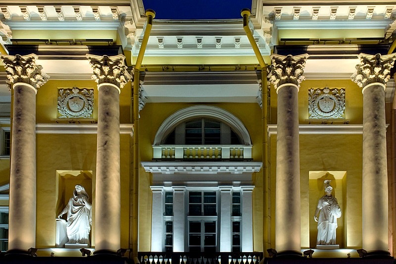 Rusija Facade-of-the-senate-and-synod-building-in-st-petersburg