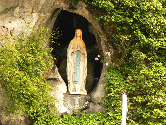 ✟Le Chapelet à Lourdes✟ - Page 13 Notre-Dame-de-Lourdes