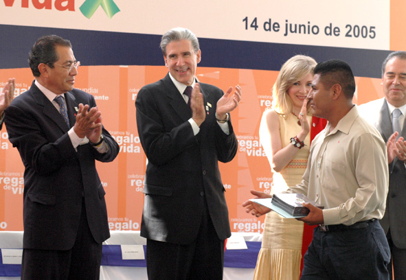 2005-06-14. [ FOTOS ] Edith González celebra el "Día Mundial del Donante de Sangre" 02