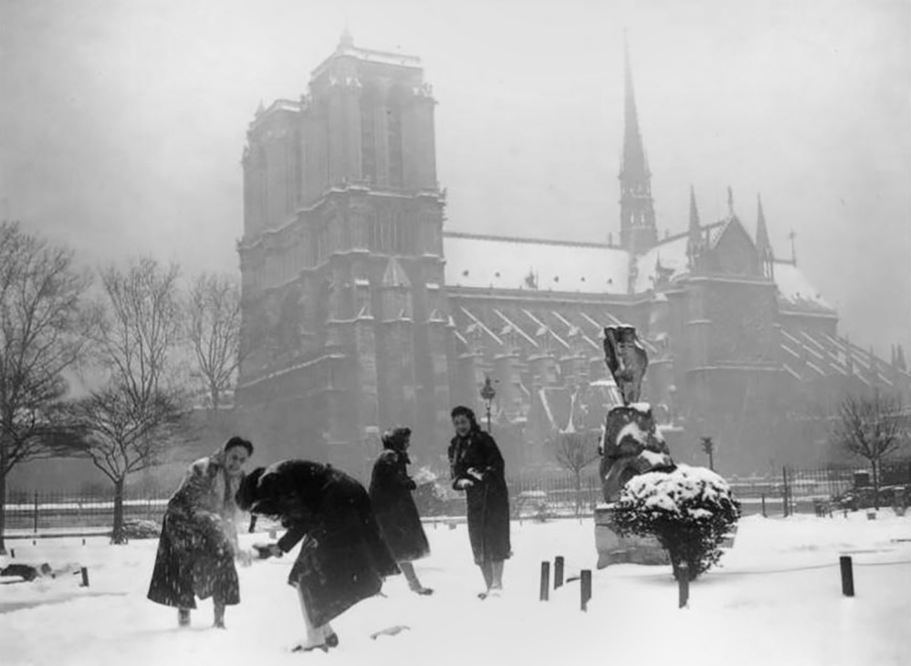 L'Hiver 2017/2018 - Page 2 Notre-dame-de-paris-sous-la-neige-1938-les-plus-belles-photos-de-paris-sous-la-neige