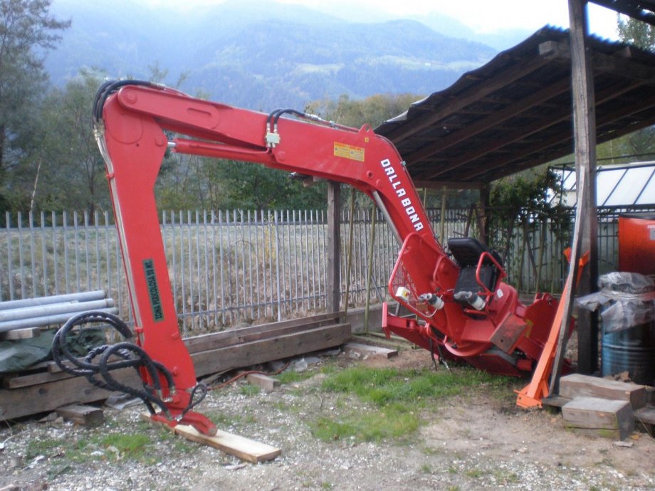 caricatori escavatori trainati uso azienda agricola Img-heizomat-pa200021-920