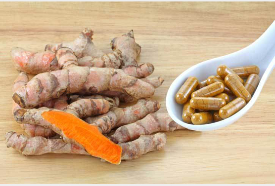 Tabac : comment nettoyer ses poumons ? Adoptez-le-curcuma_exact556x377