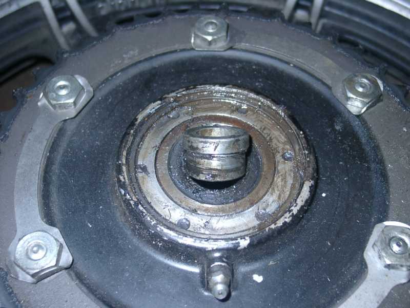 MOYEU-Porte-Couronne-sr500-xt500 (1) : Montage, modification, réfection, roulements, amortisseur de transmission 09260004