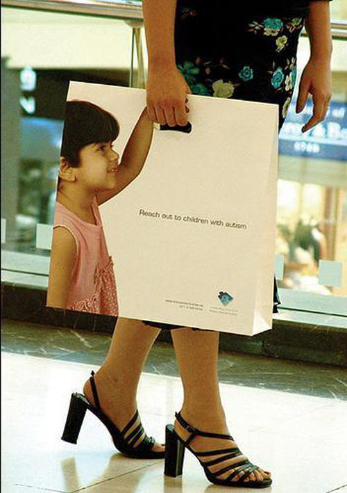 les sacs publicitaire insolite !! cela devient marrant de faire ses cources ! Sac_publicitaires_19