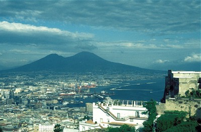 Градът до морето Neapel1