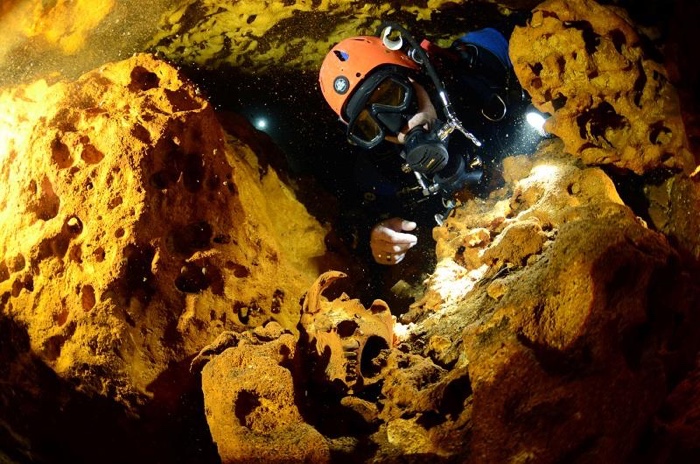 Divers Found The World's Largest Underwater Cave, And It's Full of Maya Secrets  835-mexico-sac-actun-cave-2