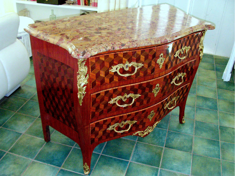 une pièce unique - Page 2 COMMODE_STUMPFF