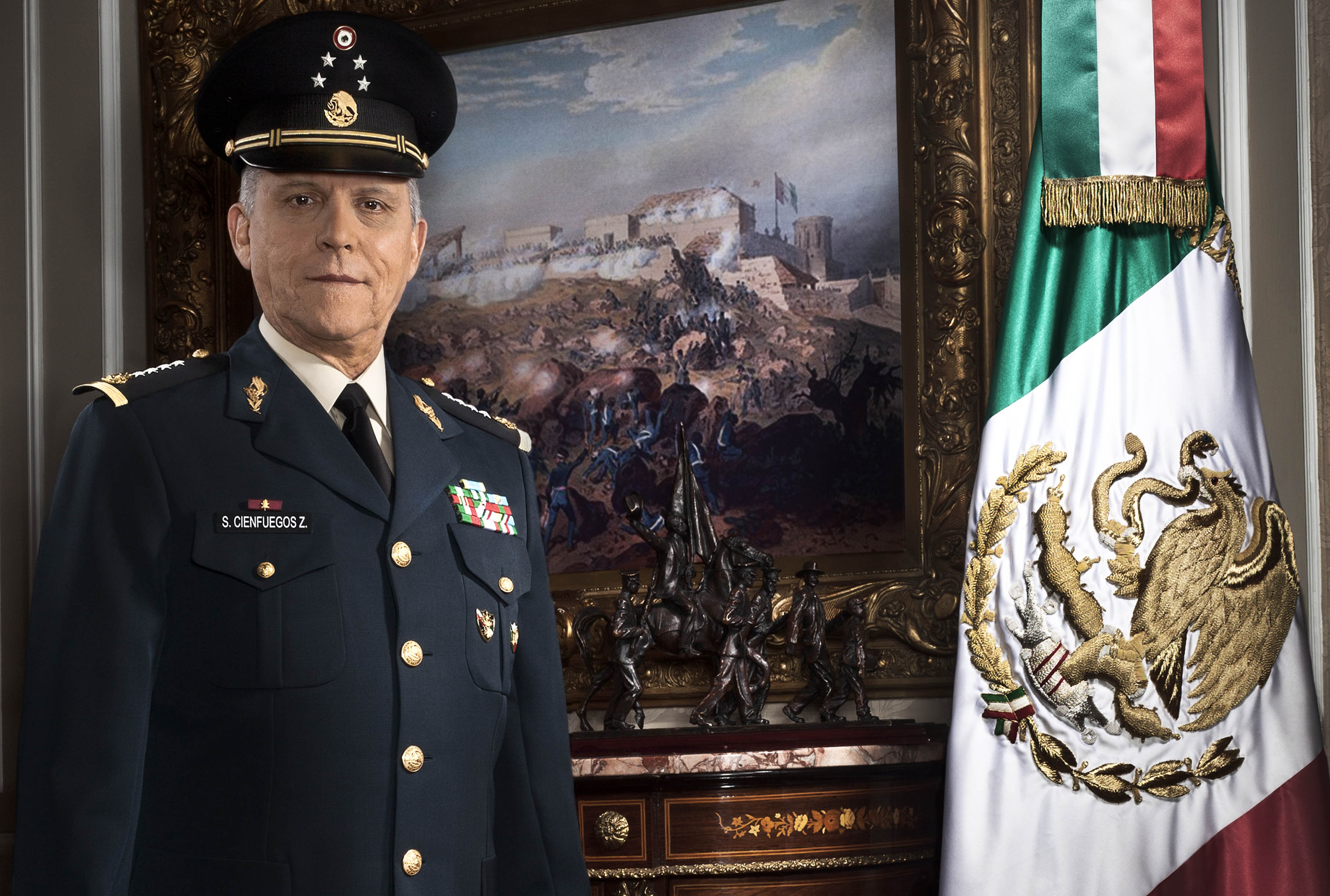 SEDENA protege a LA TUTA; lo traslada de un lado a otro VESTIDO DE MILITAR: Padre Goyo Secretario_de_la_Defensa_Nacional_1