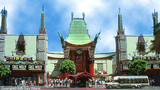 Prince, Paris e Blanket al Grauman's Chinese Theatre per ricordare il padre ChineseTheatre2