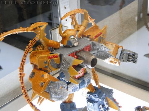 Jouet Unicron G1 (25e anniversaire) par Hasbro | Unicron 2010 par Takara Tomy R_DSC10085