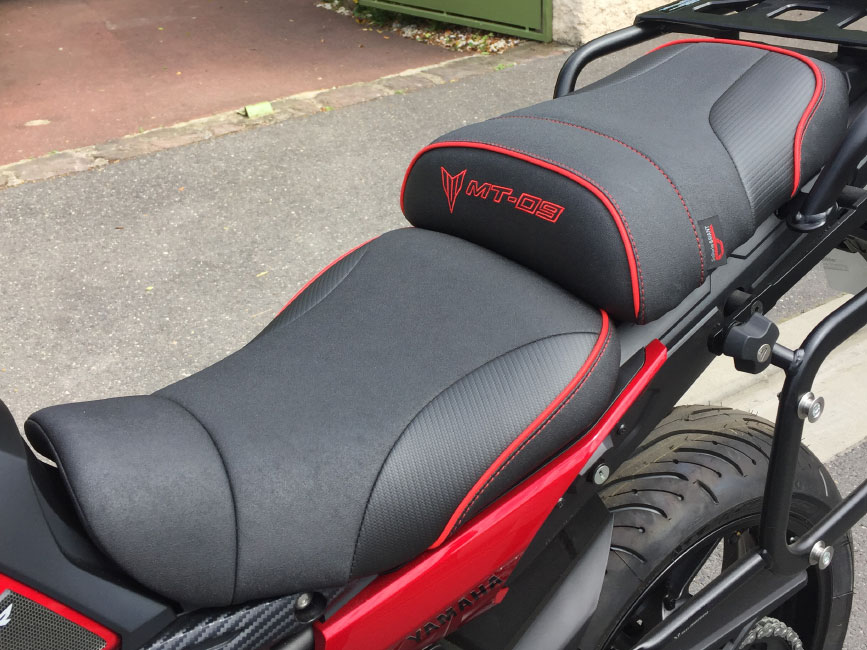 confort - Remise sur les selles confort Jean Marc Briant - Page 16 Yamaha_MT09_1_zoom