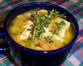 شوربة الدجاج في فصل الشتاء تقوي المناعة وتعالج نزلات البرد Chicken-soup