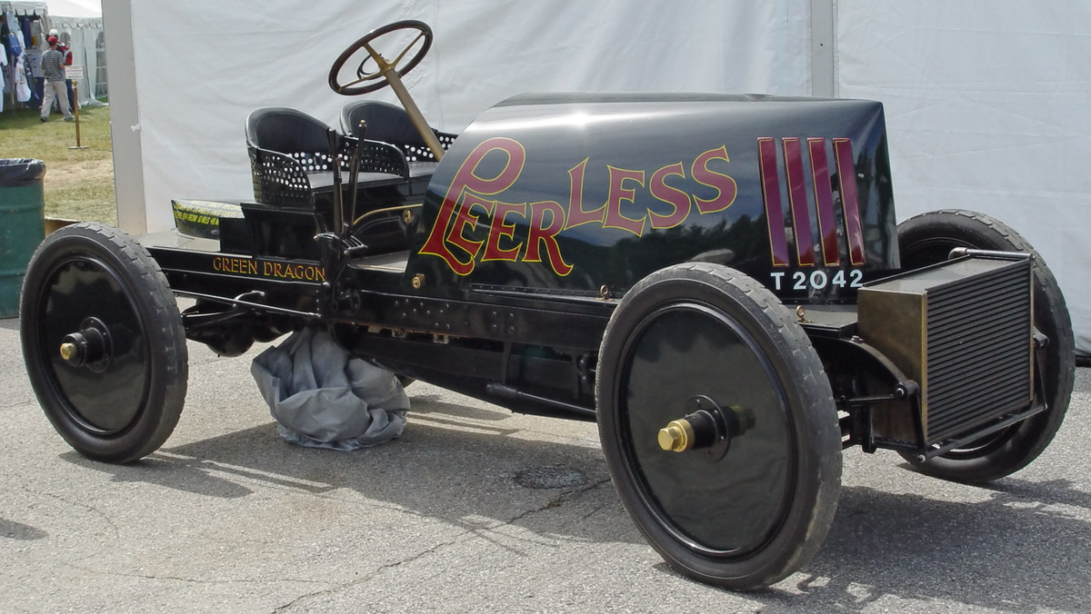 Basé sur l'ordre alphabétique, des noms de voitures, camions, dragsters, vélos, motos, tracteurs, bref tout ce qui roule !... - Page 11 1904-Peerless-Green-Dragon-Barney-Oldfield-sa-lr