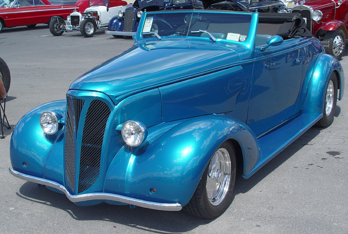 Basé sur l'ordre alphabétique, des noms de voitures, camions, dragsters, vélos, motos, tracteurs, bref tout ce qui roule !... - Page 13 1935-Oldsmobile-Convertible-Blue-fa-sy