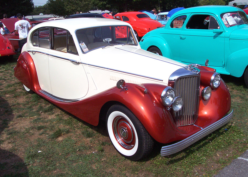 Basé sur l'ordre alphabétique, des noms de voitures, camions, dragsters, vélos, motos, tracteurs, bref tout ce qui roule !... - Page 11 1951-Jaguar-Chevy-350-motor-ggr