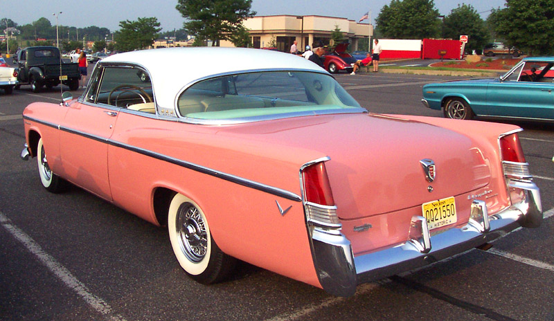 Basé sur l'ordre alphabétique, des noms de voitures, camions, dragsters, vélos, motos, tracteurs, bref tout ce qui roule !... - Page 17 1956-Chrysler-Windsor-Newport-2