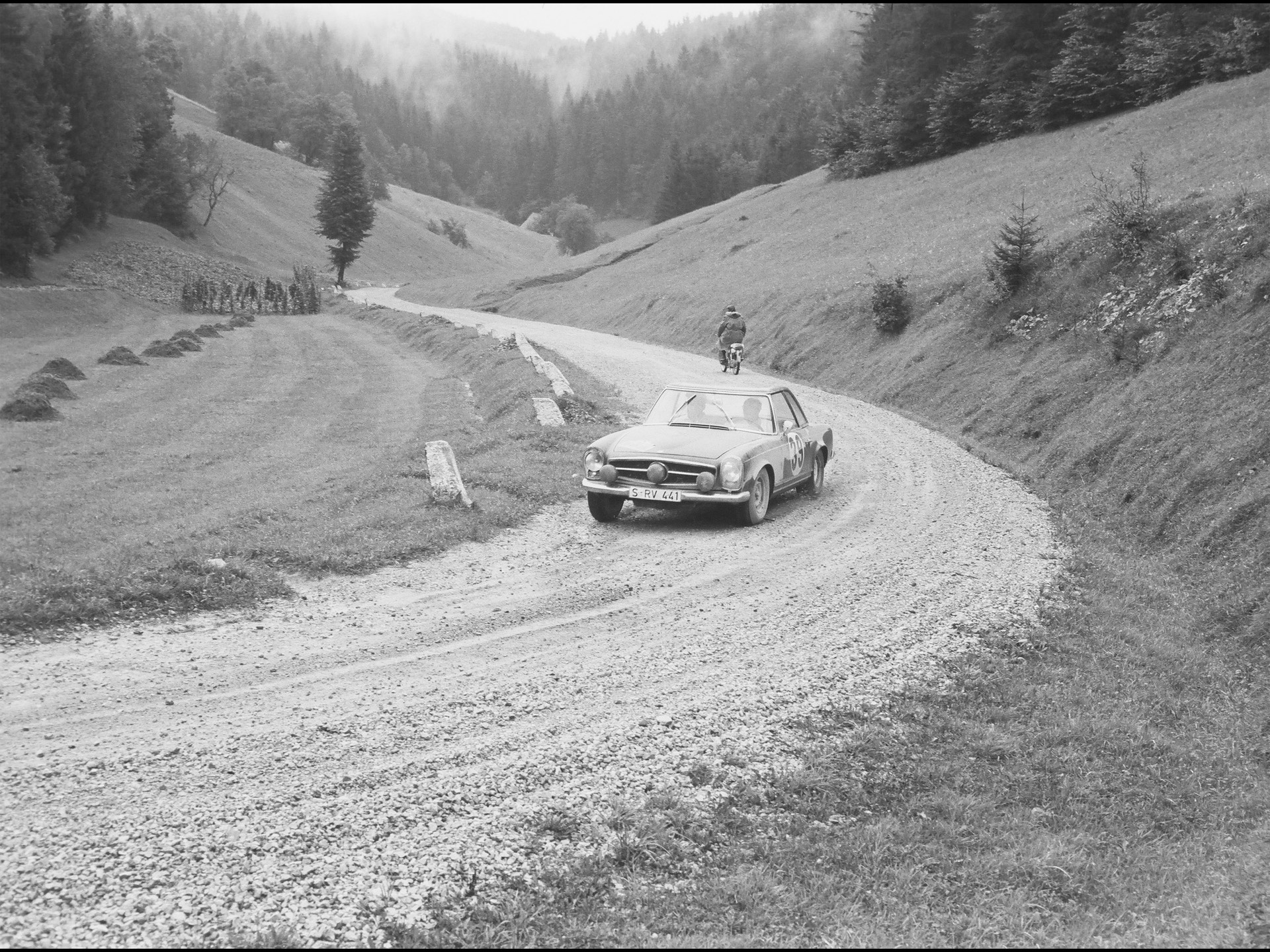 Mercedes en Rallye tous modèles 1963-1971-Mercedes-Benz-W-113-SL-Class-1962-Luttich-Sofia-Luttich-rally-winners-Eugen-Bohringer-and-Klaus-Kaiser-with-230-SL-1920x1440