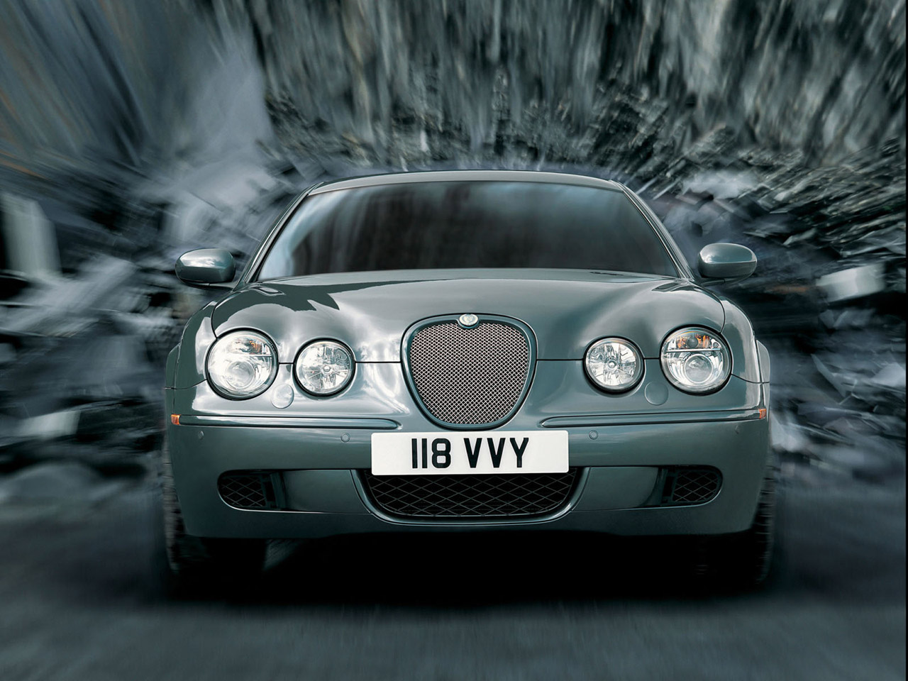 اروع السيارات فى العالم 2005-Jaguar-S-Type-Front-Blur-1280x960