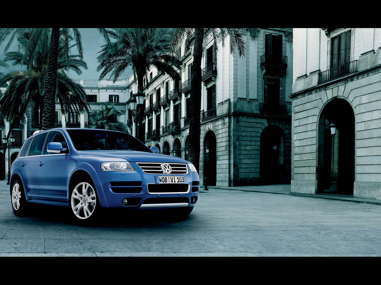 أكبر موسوعة صور السيارات المميزة 2005-Touareg-W12-Sport-Courtyard-1280x960