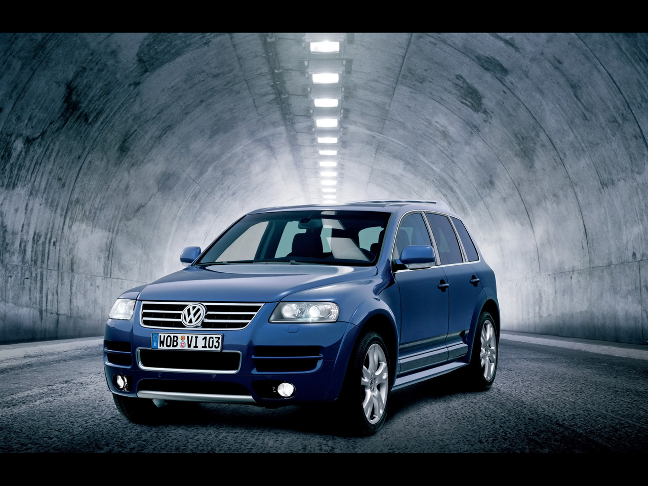 أكبر موسوعة صور السيارات المميزة 2005-Touareg-W12-Sport-FA-Tunnel-1280x960