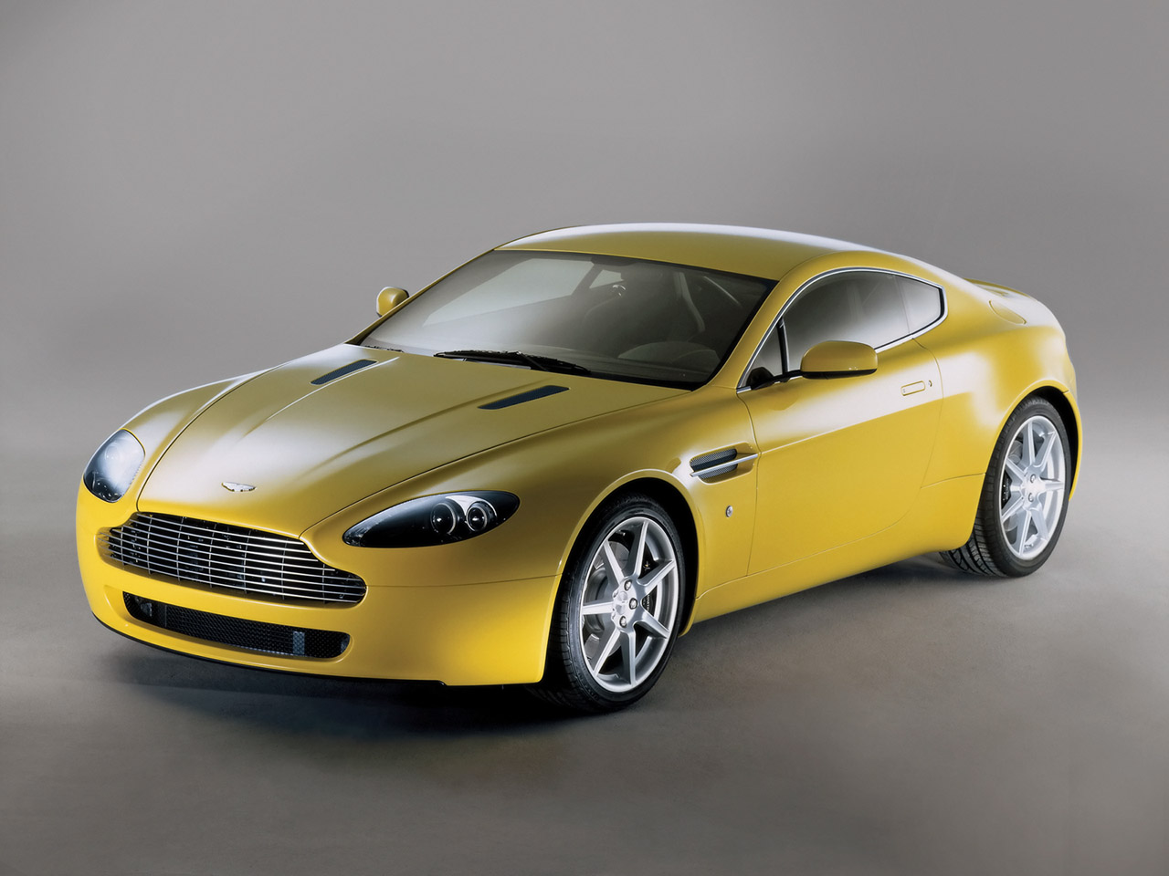 لعشاق اللون الأصفر ... 2006-Aston-Martin-V8-FA-Yellow-1280x960