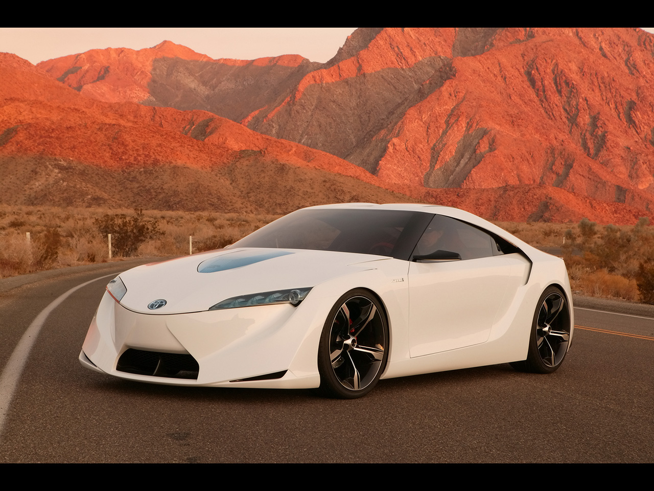      2007-Toyota-FT-HS-Concept-Front-And-Side-1280x960