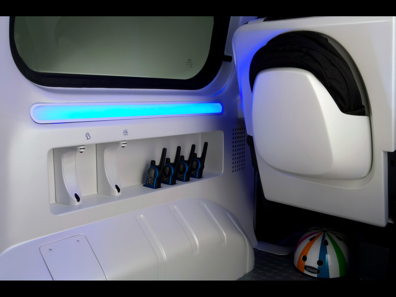 [Images] 2009 Ford Transit Connect Family One Concept 2009-Ford-Transit-Connect-Family-One-Concept-Backpack-Storage-and-Four-Family-Radio-Walkie-talkies-That-Recharge-When-Docked-2-1280x960