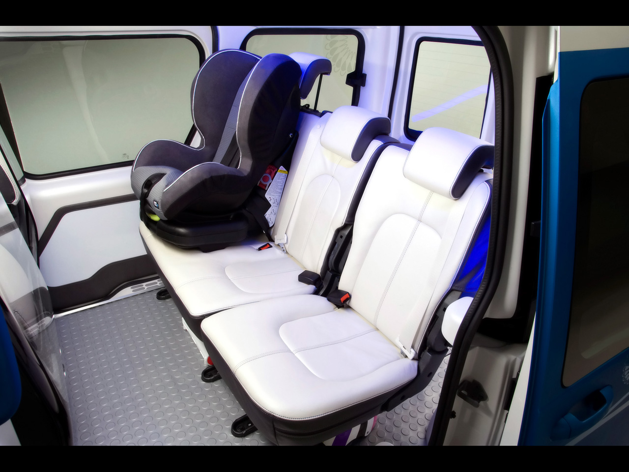 [Images] 2009 Ford Transit Connect Family One Concept 2009-Ford-Transit-Connect-Family-One-Concept-Seats-1280x960