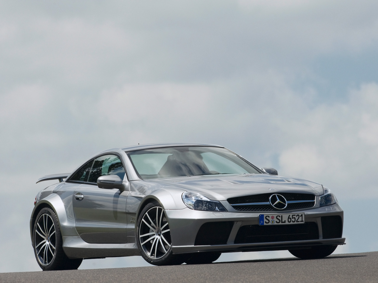 Foto Mercedes - Faqe 2 2009-Mercedes-Benz-SL-65-AMG-Black-Series-Front-Angle-1280x960