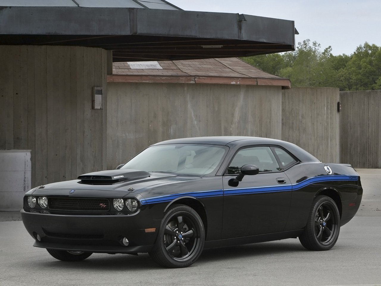 Discussions autour boite à air spécifique - Page 14 2010-Mopar-10-Dodge-Challenger-Side-Angle-1280x960